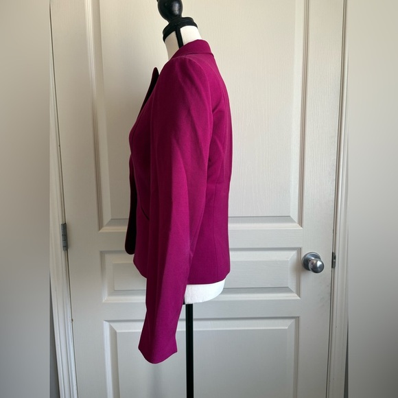 Tahari Magenta Blazer with Black Buttons size 4 - Picture 8 of 11